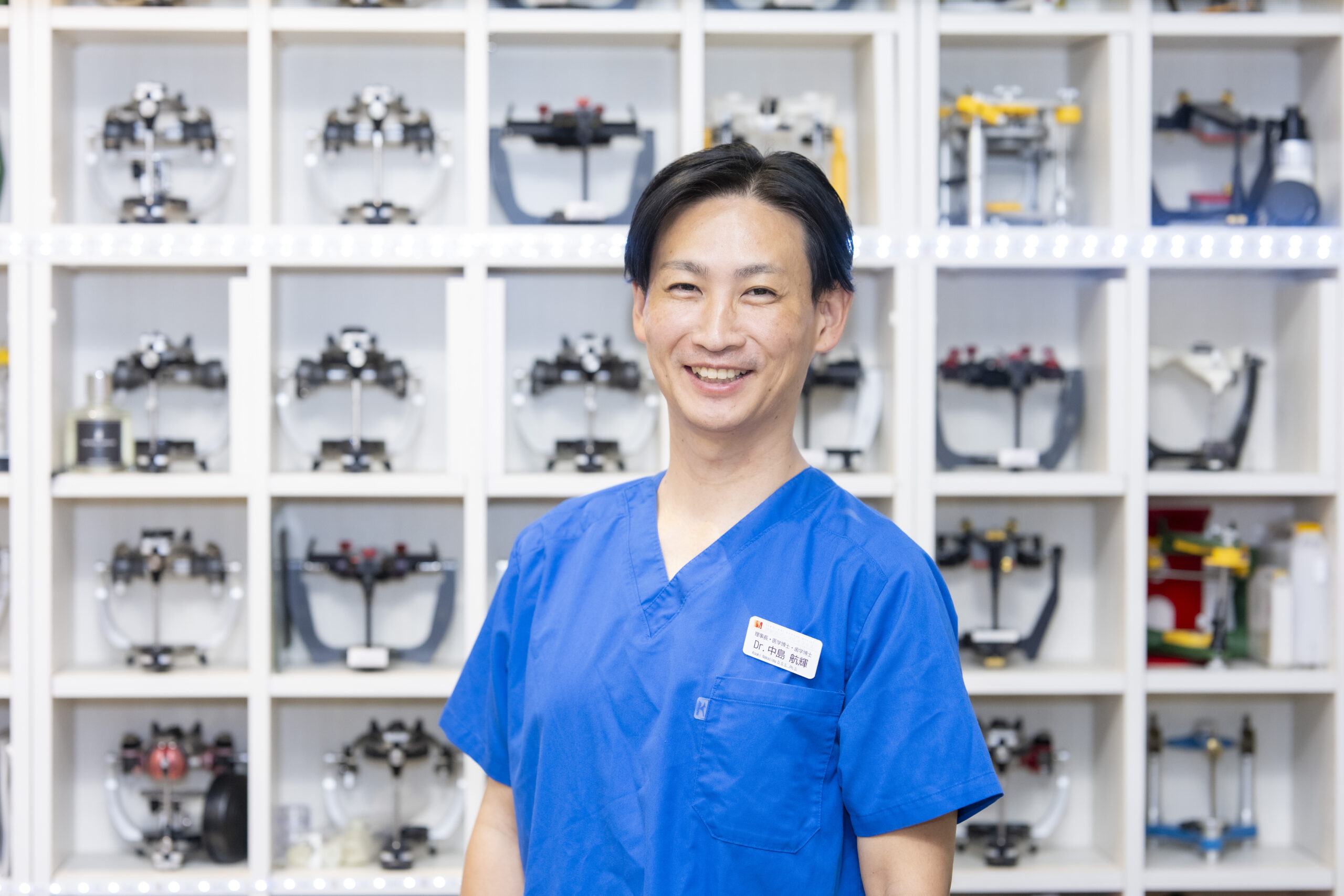 開業当初から「これからの医療にはデジタル化が欠かせない」と感じていました。
業務効率の向上だけでなく、患者さまにとっても便利で快適な環境をつくりたい――その思いからEPARK歯科を導入しました。

当時はオンライン予約を導入している医院が少なかったのですが、「今後は必ず必要になる」と確信していました。
導入後は予約管理の手間や紙業務が減り、スタッフも患者さまも喜んでくれており、導入して本当によかったと感じています。
